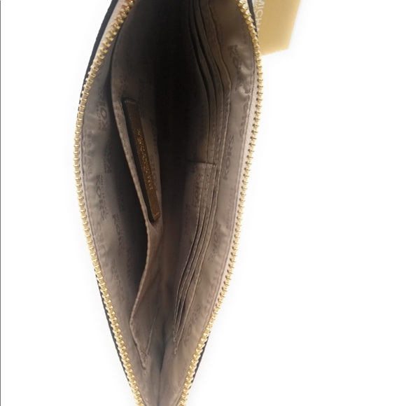 Michael Kors Vanilla PVC Heart Wristlet - Picture 2 of 4